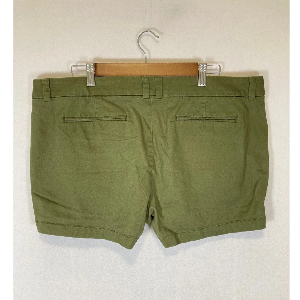 Safari Chic a.n.a Women 18 Olive Green Twill Stretch Mid Rise Chino‎ Shorts